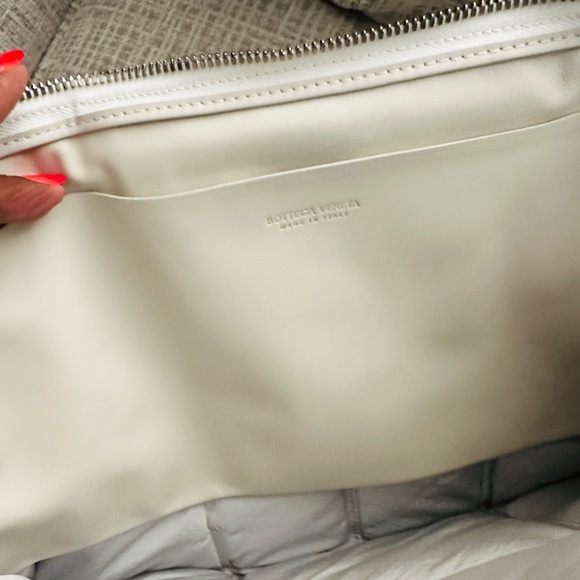 BOTTEGA VENETA PILLOW CLUTCH - Picture 5 of 8